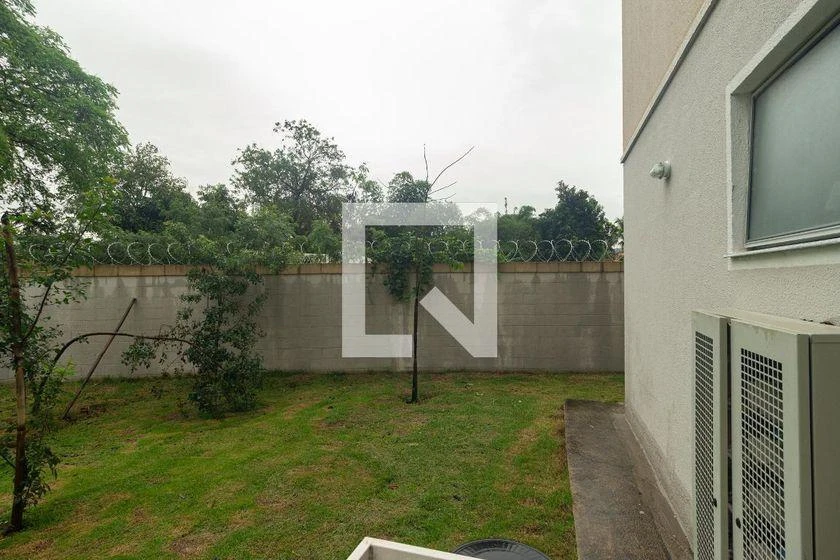 2-bedroom apartment in a building with a gym — photo 8