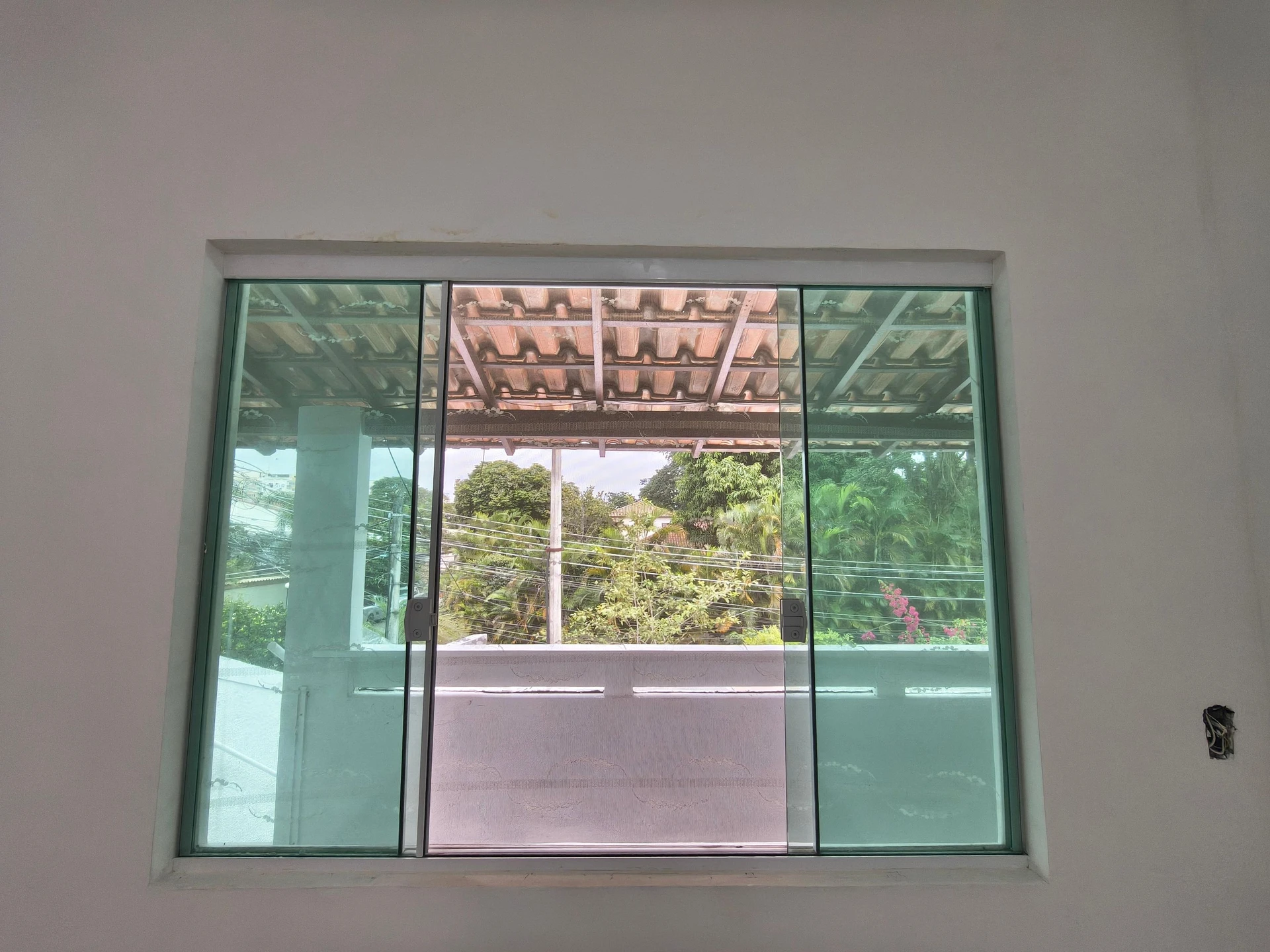 House with 3 bedrooms and an enclosed balcony — photo 17