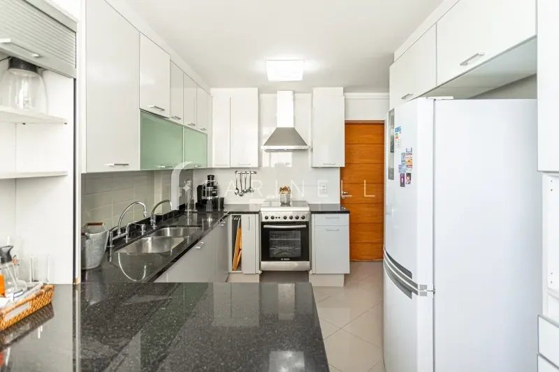 Apartamento de 4 quartos com janelas do chão ao teto — photo 23