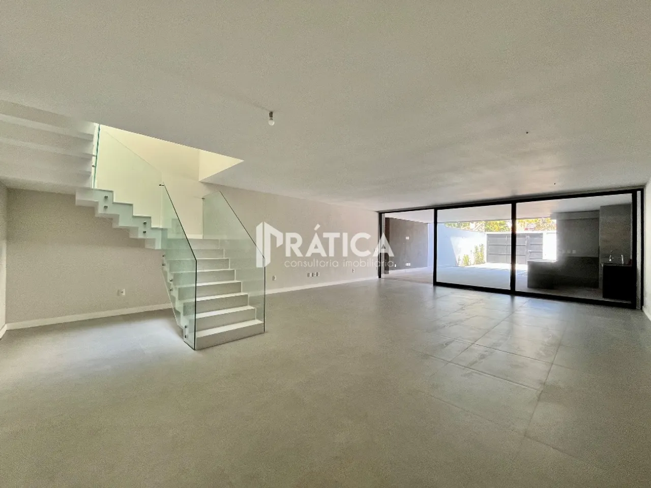 Casa padrão sem mobília com 4 quartos e 5 banheiros — photo 7