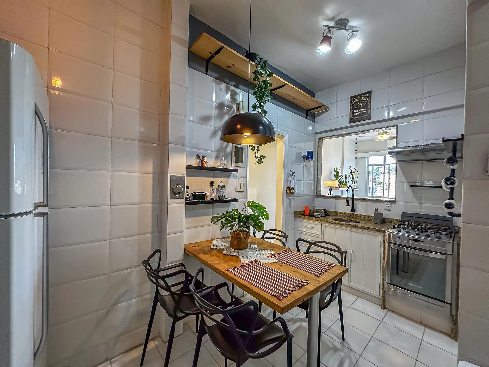 Furnished 1-bedroom apartment with an open kitchen — photo 10