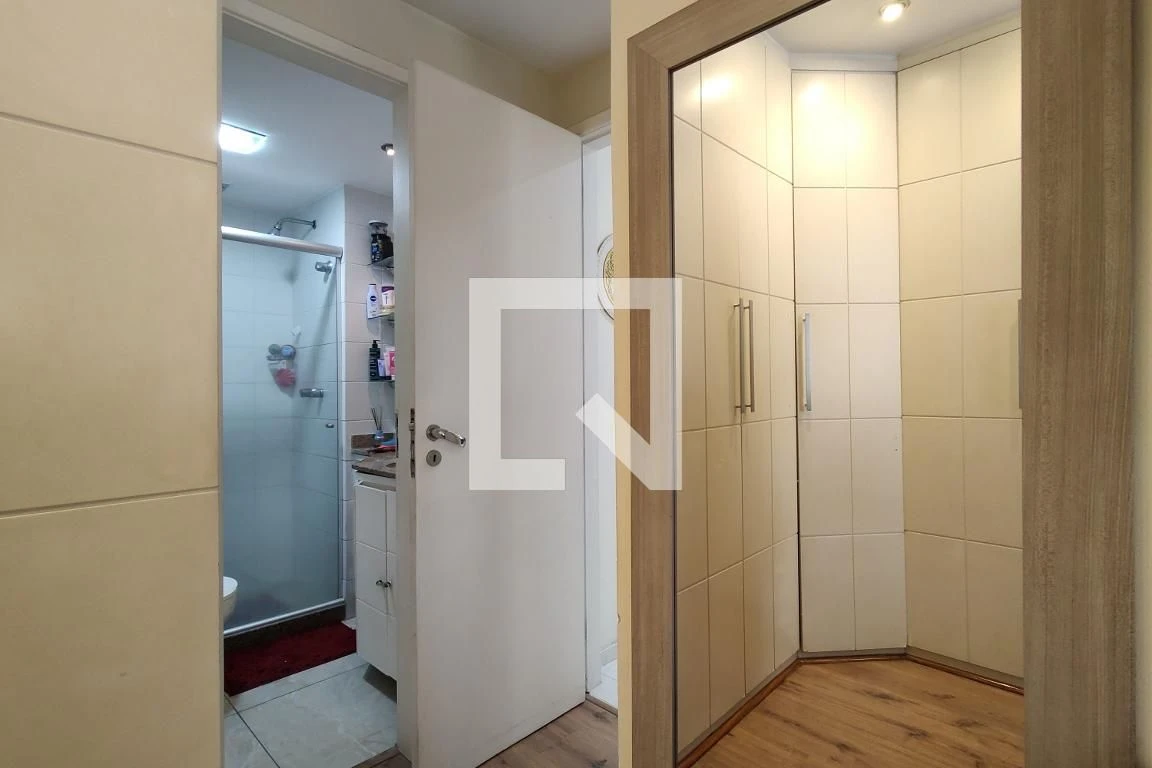Glass-enclosed balcony in a 3-bedroom apartment, 155 m² — photo 46