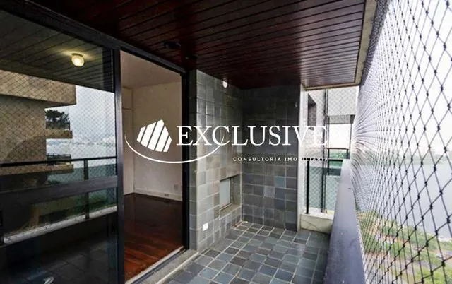 Residential apartment with 4 bedrooms and enclosed balcony — photo 18