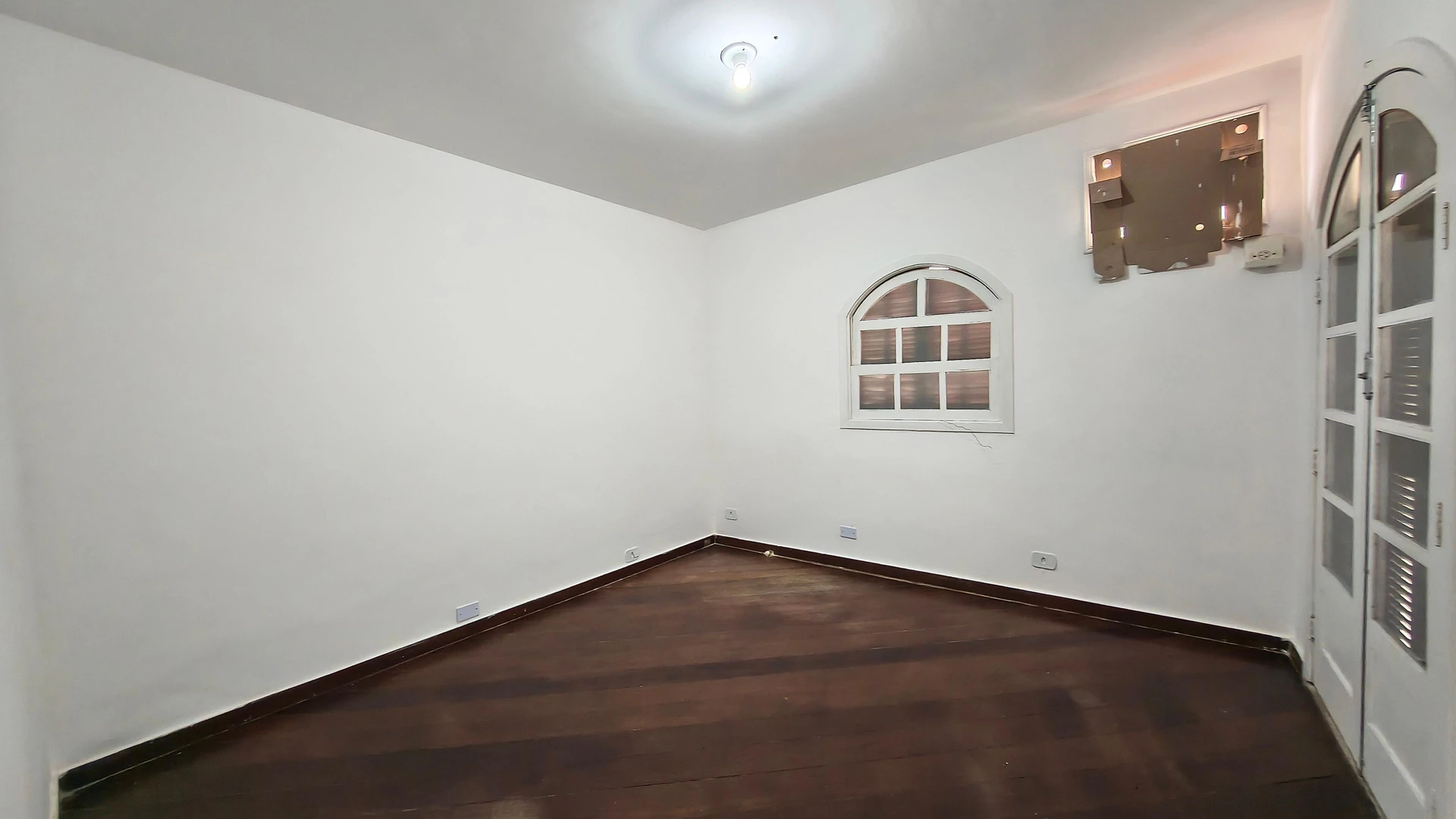 House, 250 m², with a bathtub — photo 32