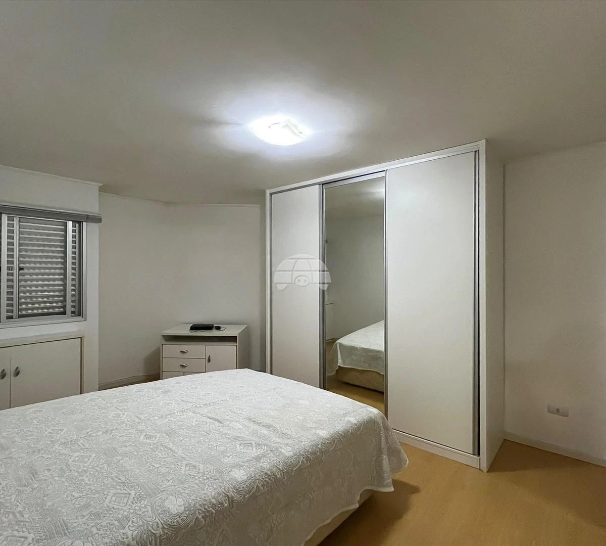 3-bedroom apartment with a bathtub in Curitiba — photo 4