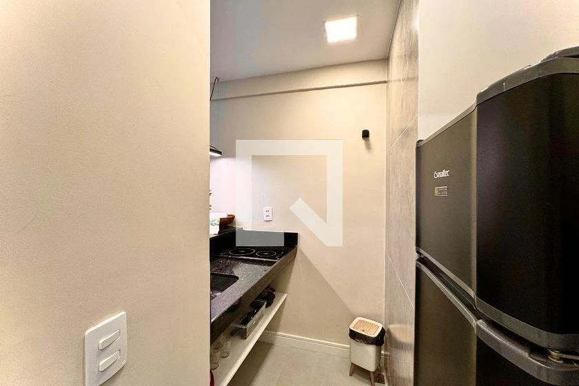 One-bedroom apartment with a washing machine — photo 2