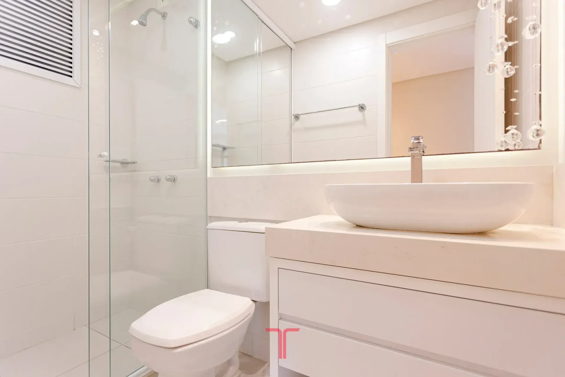 3-bedroom apartment in a building with a pool — photo 27