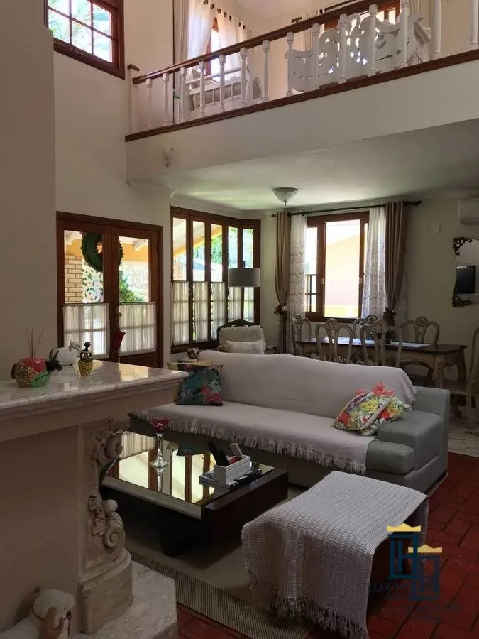 4-bedroom house with a gas stove and 450 m²
