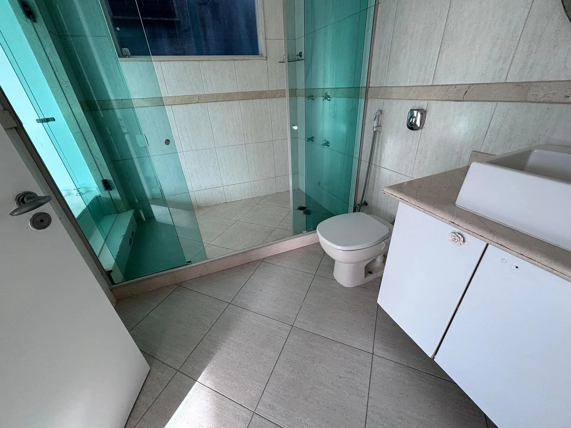 Condo house with 6 bedrooms and a balcony grill — photo 28