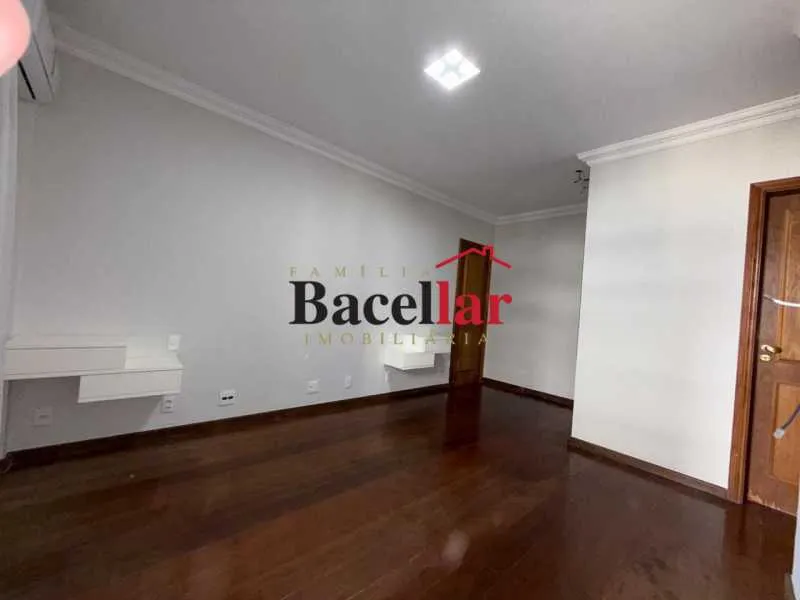 4 quartos e banheira: apartamento de 230 m² — photo 8