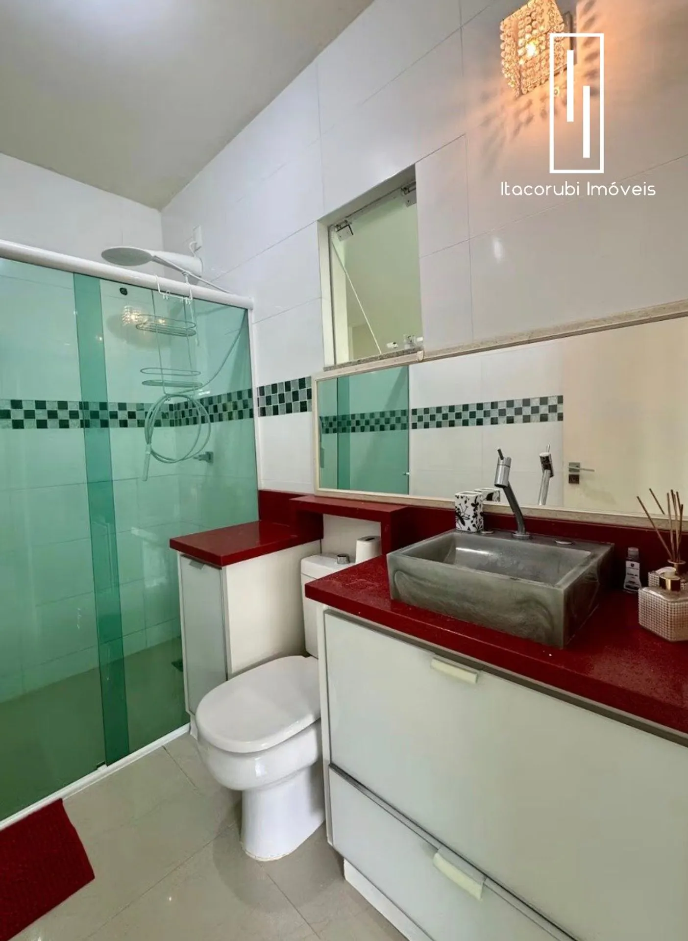 Furnished 2-bedroom house with an en-suite and pool — photo 5