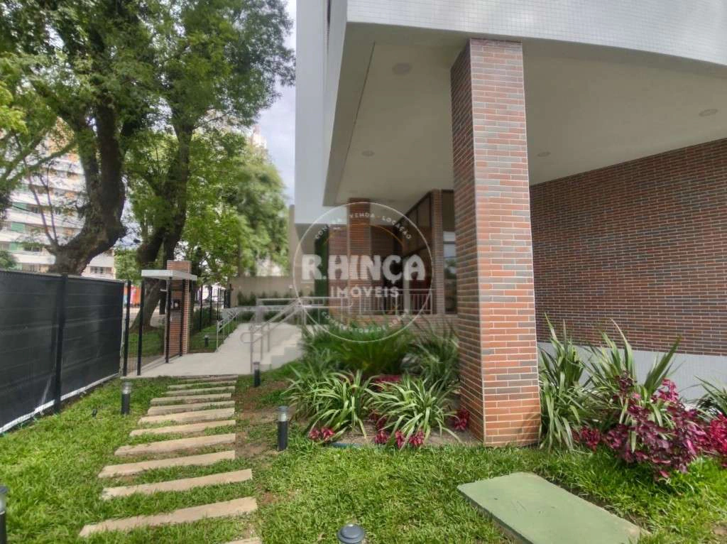 3-bedroom apartment with open-plan kitchen and living room — photo 4