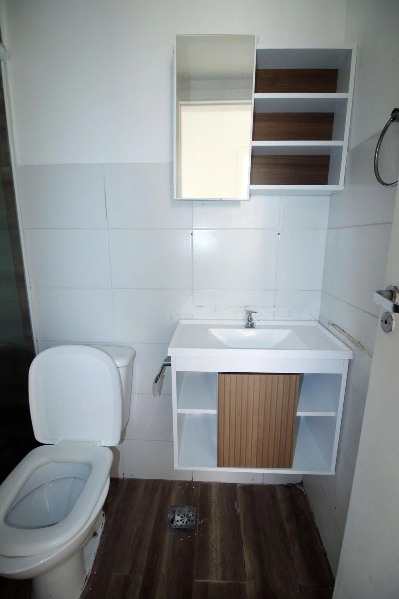 2-bedroom apartment with 1 bathroom and condo pool — photo 23