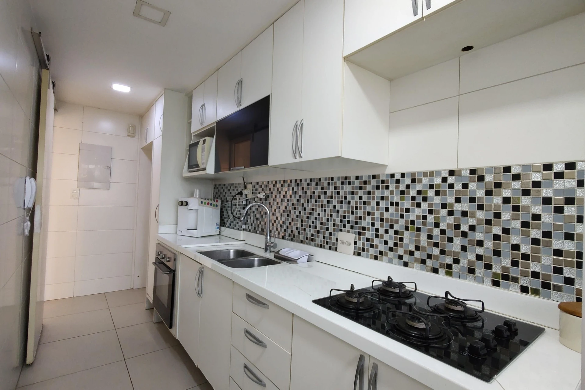Furnished apartment with 3 bedrooms and 2 parking spots — photo 18