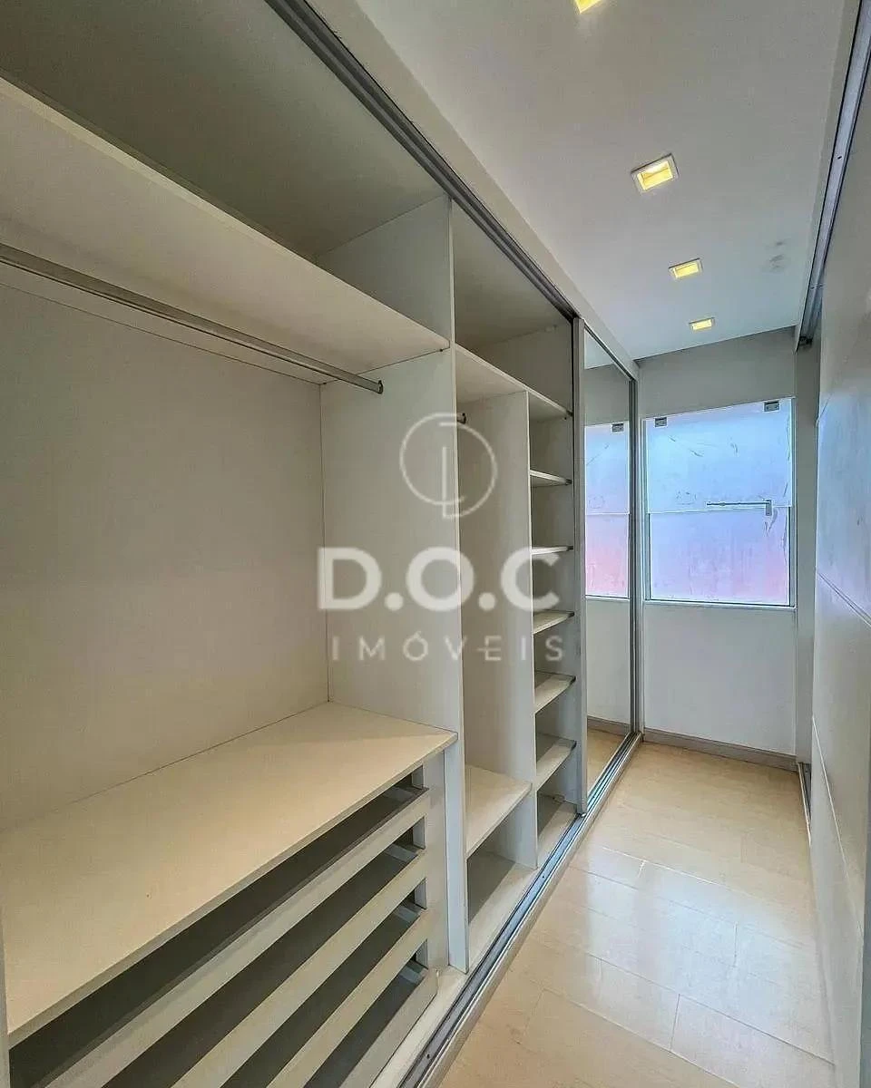 Floor-to-ceiling windows in a 5-bedroom house, 300 m² — photo 53