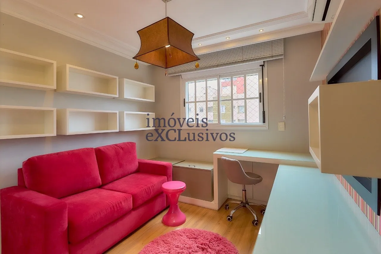 Floor-to-ceiling windows in a 3-bedroom apartment, 146 m² — photo 10