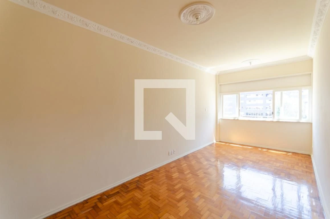 2-bedroom apartment with wood or laminate floors — photo 5