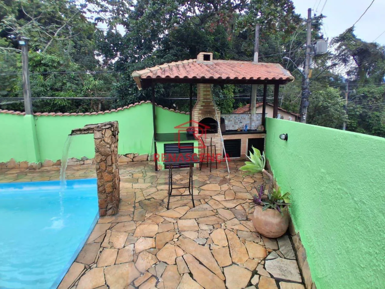 Casa con 5 dormitorios y parrilla empotrada en la terraza