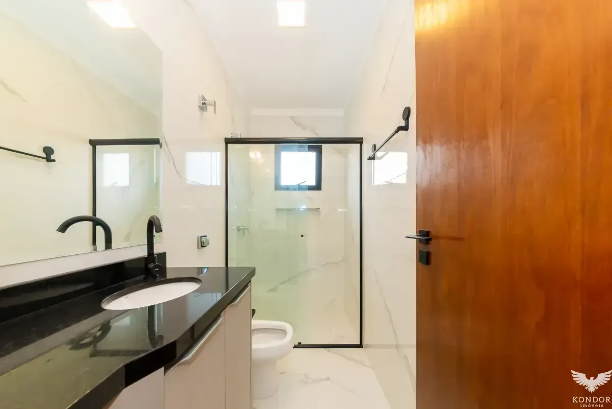 Two-story house with 230 m² and 3 bedrooms, 1 suite — photo 25