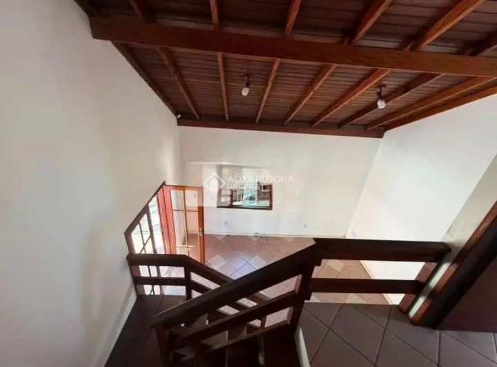 Unfurnished house with 5 bedrooms, 3 en-suites and 420 m² — photo 6
