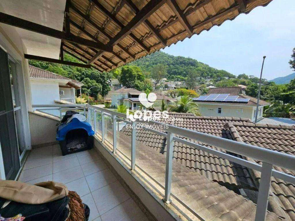 5-bedroom house with a glass-enclosed balcony — photo 12