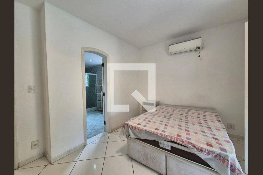 600 m² house with a washing machine and a home office — photo 25
