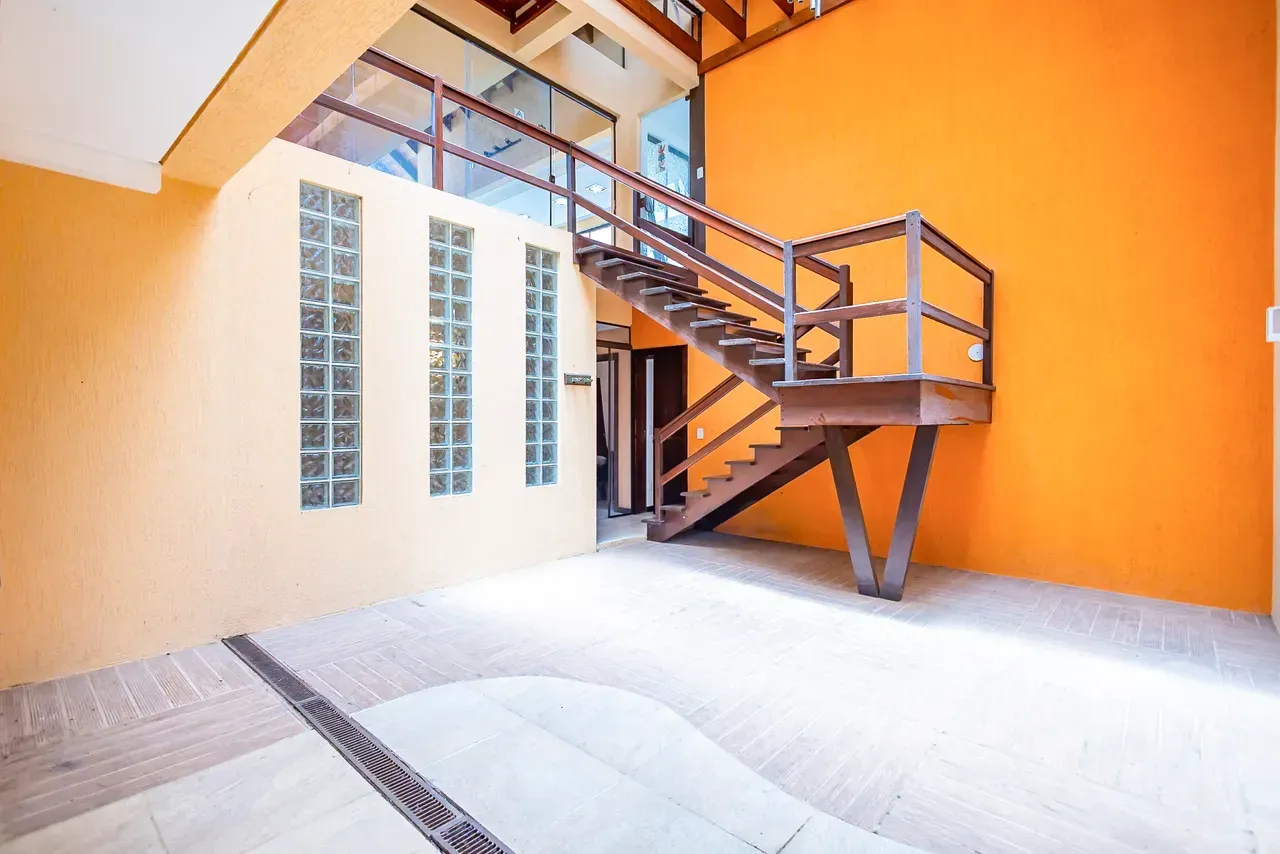 Furnished house with 5 bedrooms and 470 m² — photo 106