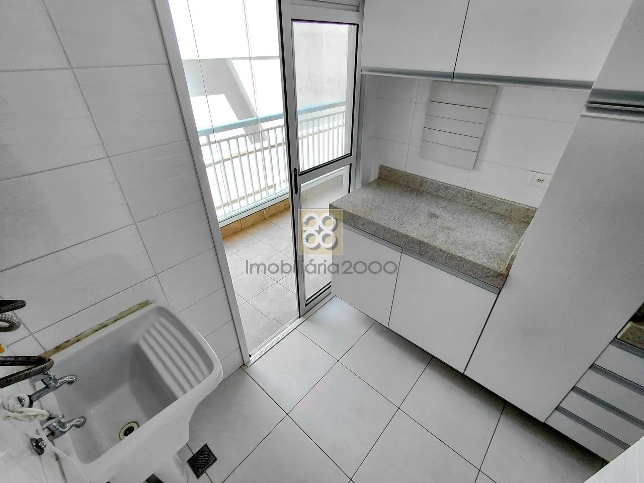Balcony with a grill in a 2-bedroom apartment, 67 m² — photo 20