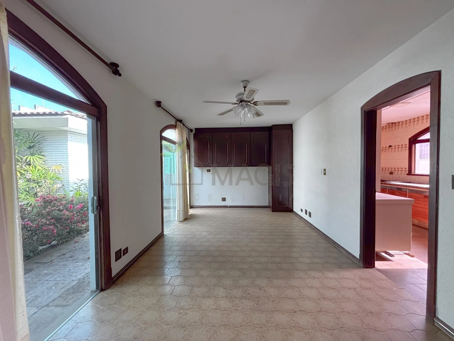 Будинок 604 м² з 4 спальнями та 4 ванними кімнатами — photo 37