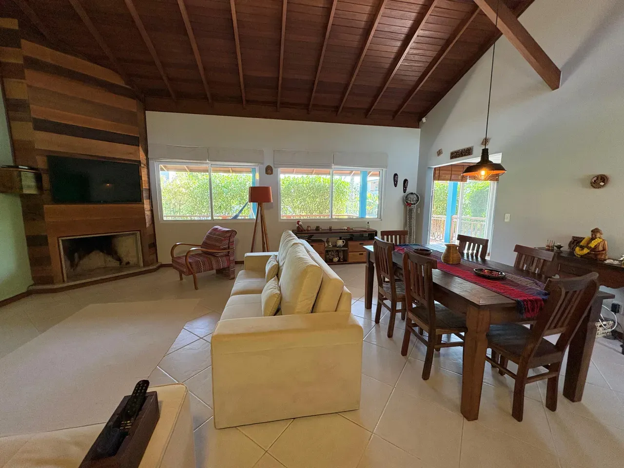 Furnished house with 4 bedrooms, 5 baths and 1800 m²