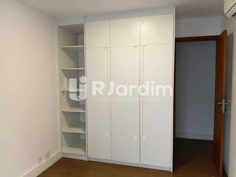 Apartamento com 3 quartos e varanda — photo 17