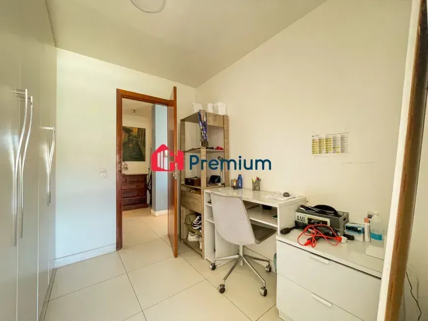 Home office in a 3-bedroom apartment, 200 m² — photo 26