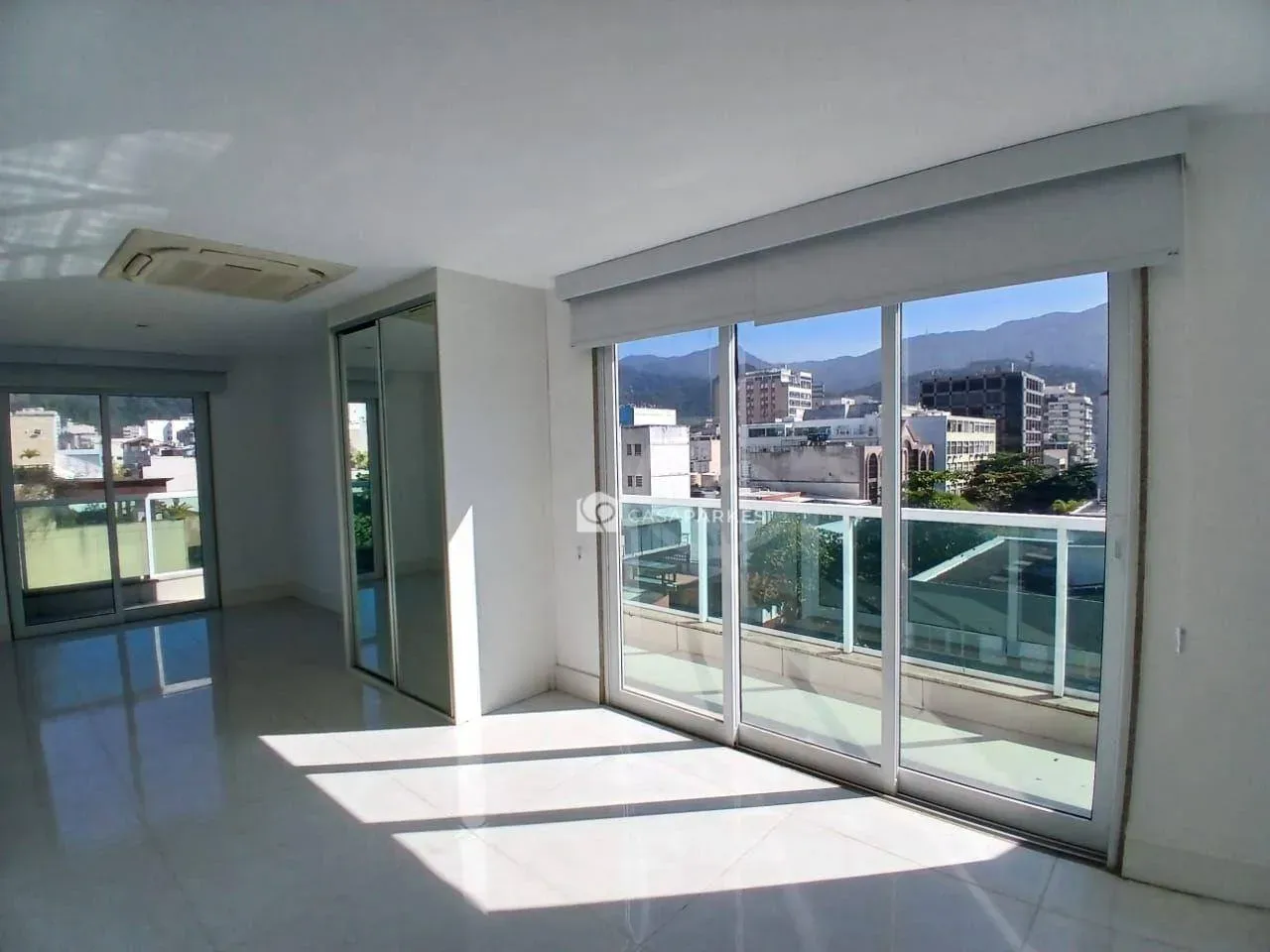Penthouse with 3 bedrooms and 4 bathrooms — photo 17