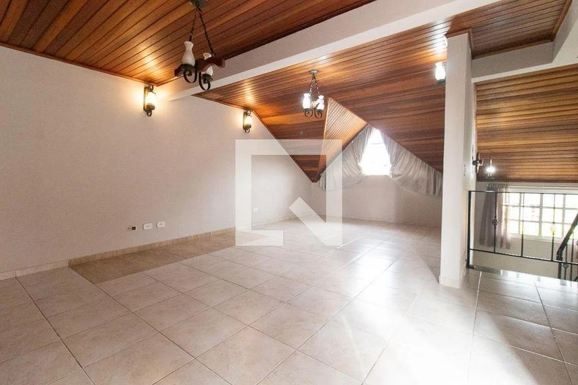 3-bedroom house with a glass-enclosed balcony — photo 20