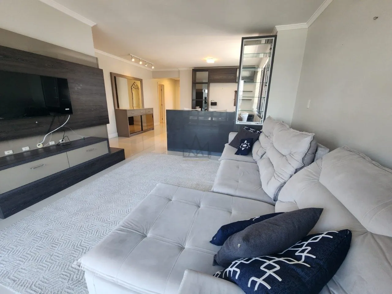 4-bedroom apartment in a building with a gym