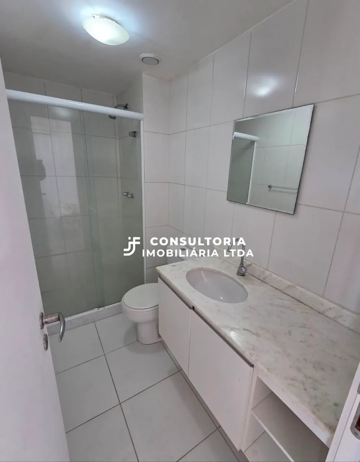 Unfurnished apartment with air conditioning and 3 bedrooms — photo 33