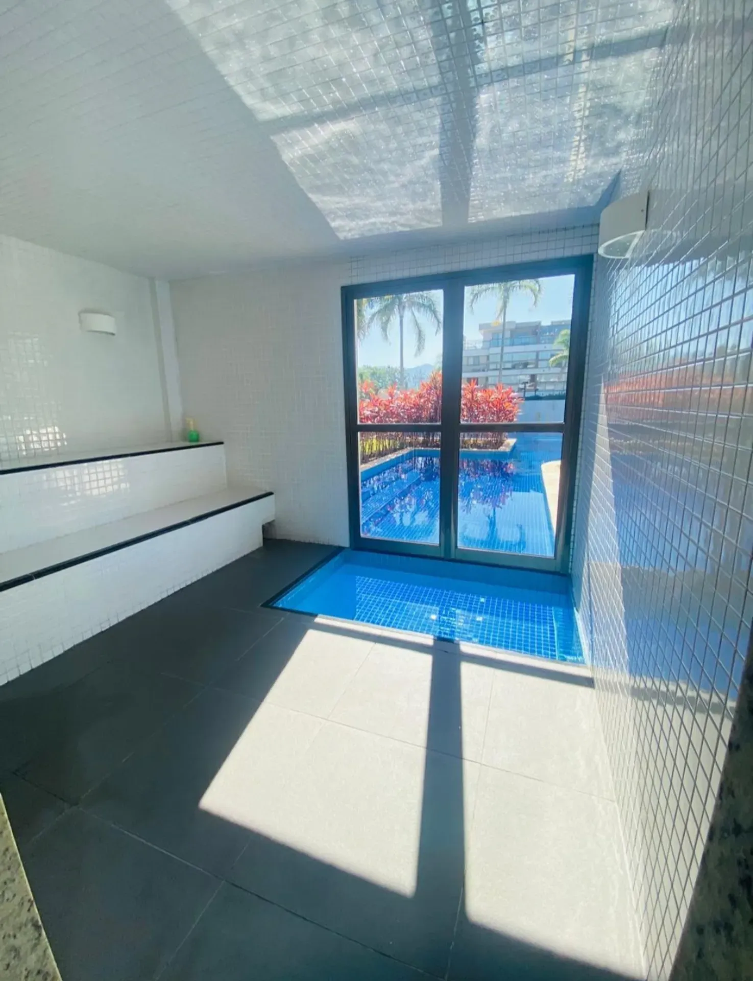 Mountain view in a 4-bedroom apartment, 142 m² — photo 48