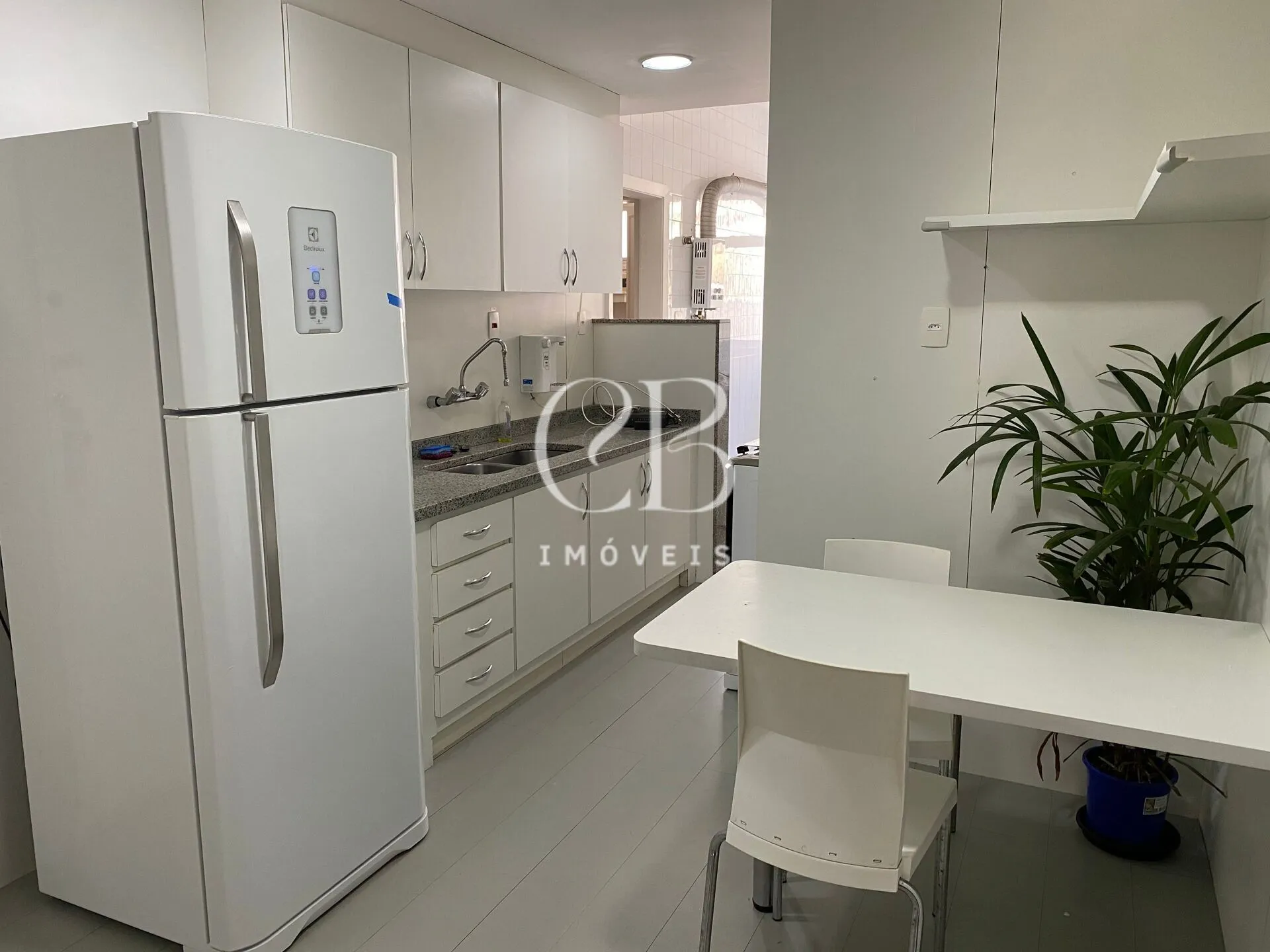 Apartment with 4 bedrooms and a glass-enclosed balcony — photo 18