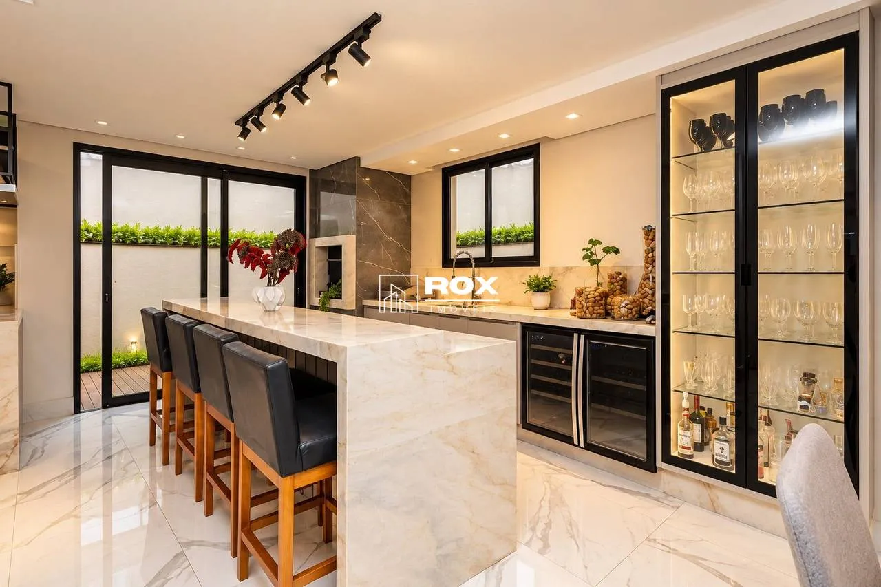 3-bedroom house with a walk-in closet in Curitiba — photo 18