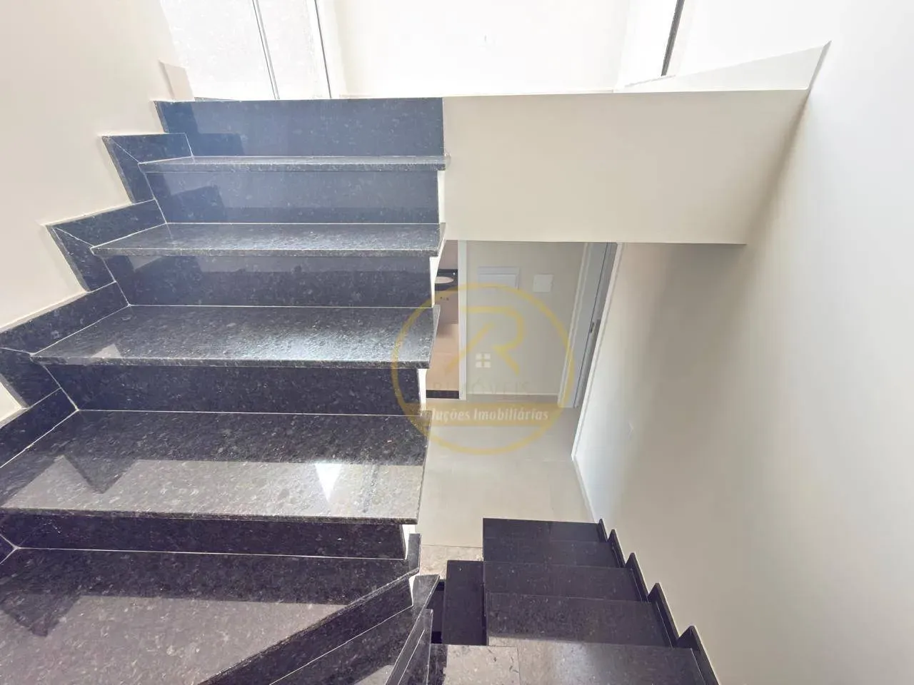 House 100 m² with 3 bedrooms and 2 parking spots — photo 8