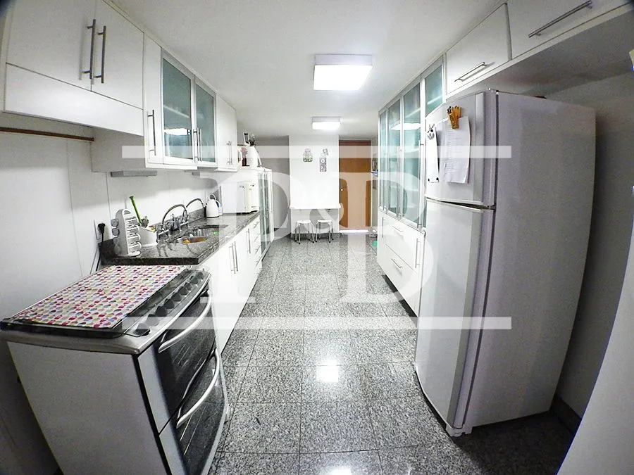 4-bedroom apartment with 266 m² and 4 parking spaces — photo 26