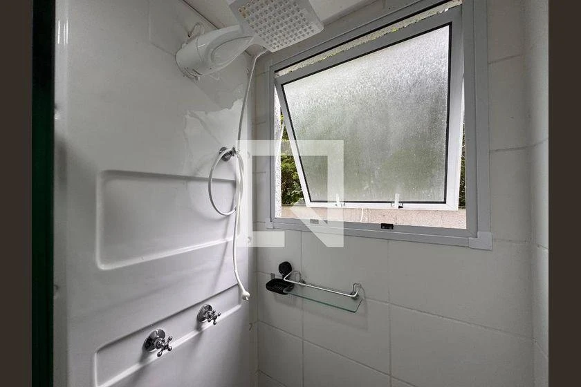 Apartamento mobiliado de 2 quartos em condomínio com piscina — photo 2