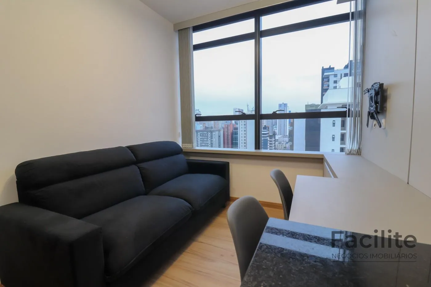 Apartment on the 19th floor with a home office — photo 21