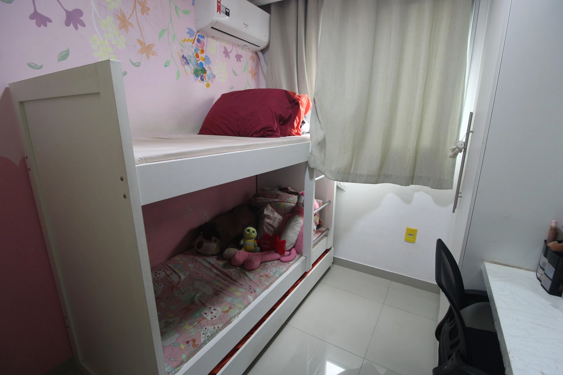 Furnished 2-bedroom apartment with a balcony — photo 16