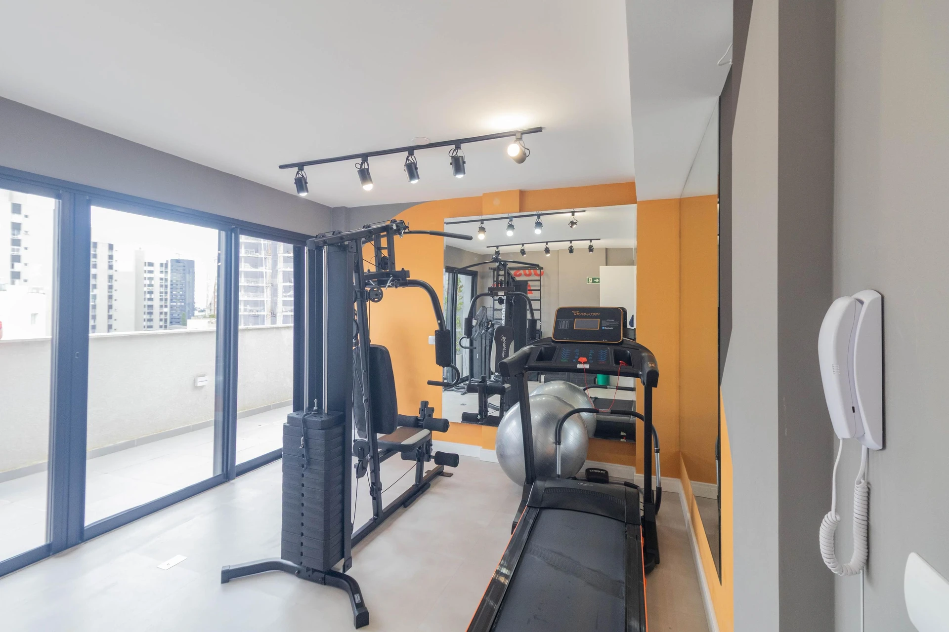 2-bedroom apartment in a building with a gym — photo 11
