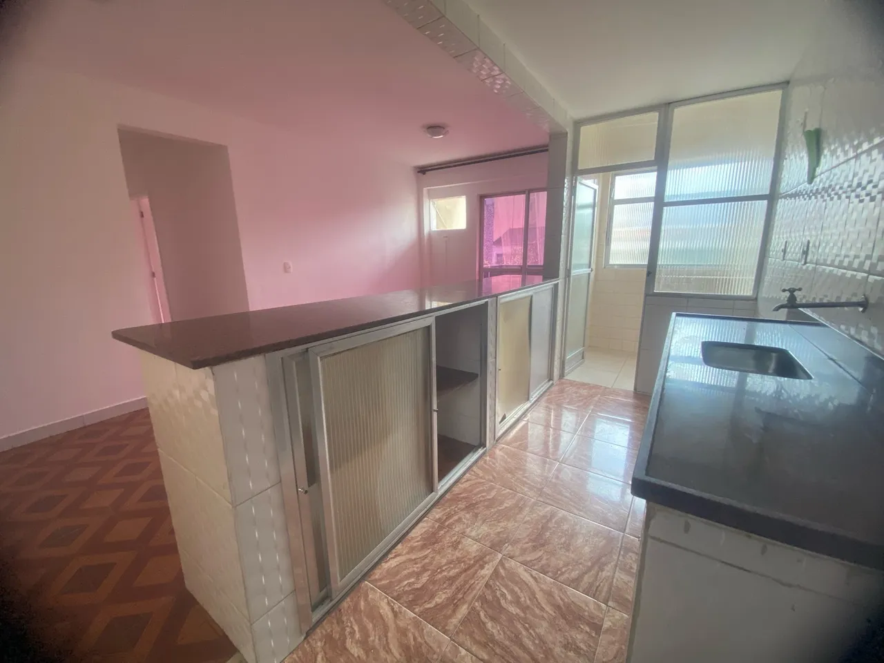 2-bedroom apartment in a building with a gym — photo 7