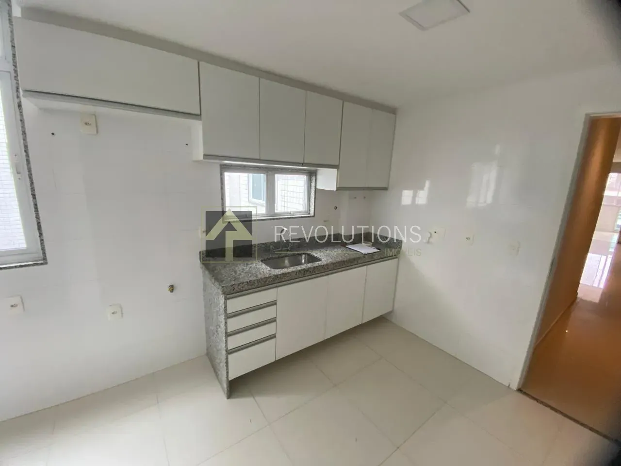 Apartamento de 3 quartos em condomínio com piscina — photo 22