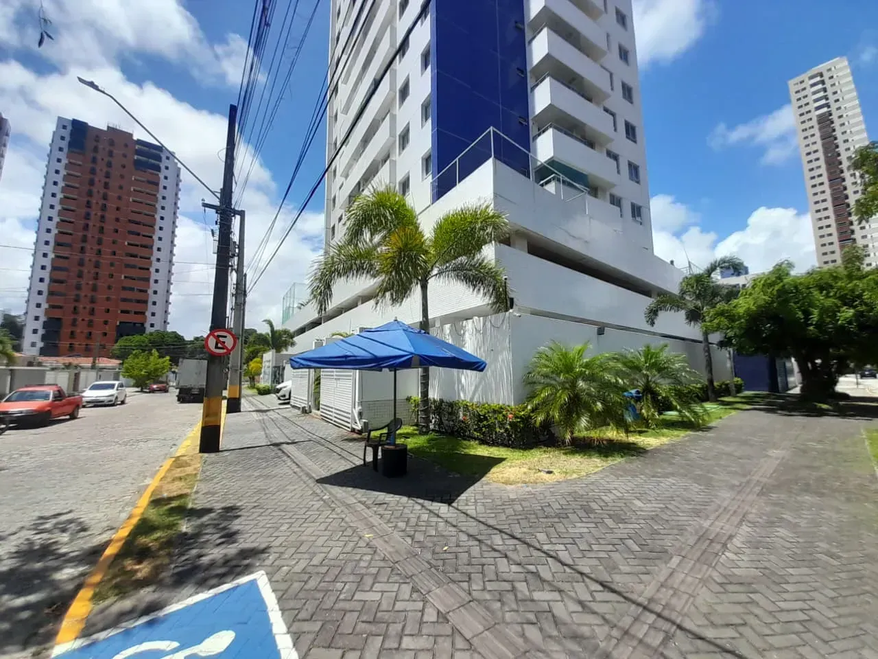 Furnished 3-bedroom apartment with a private BBQ — photo 26