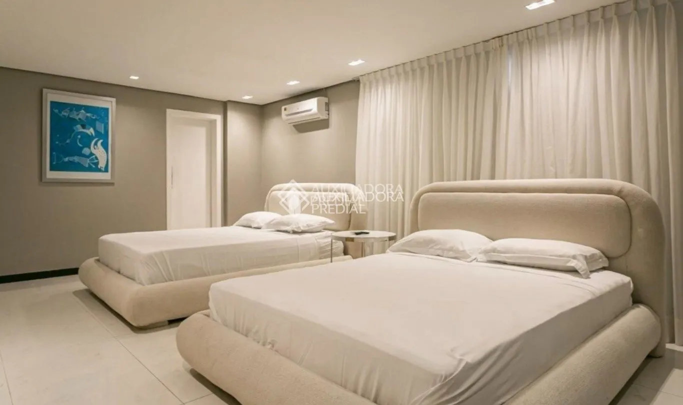 Furnished house with 6 en-suite bedrooms and 7 baths — photo 16