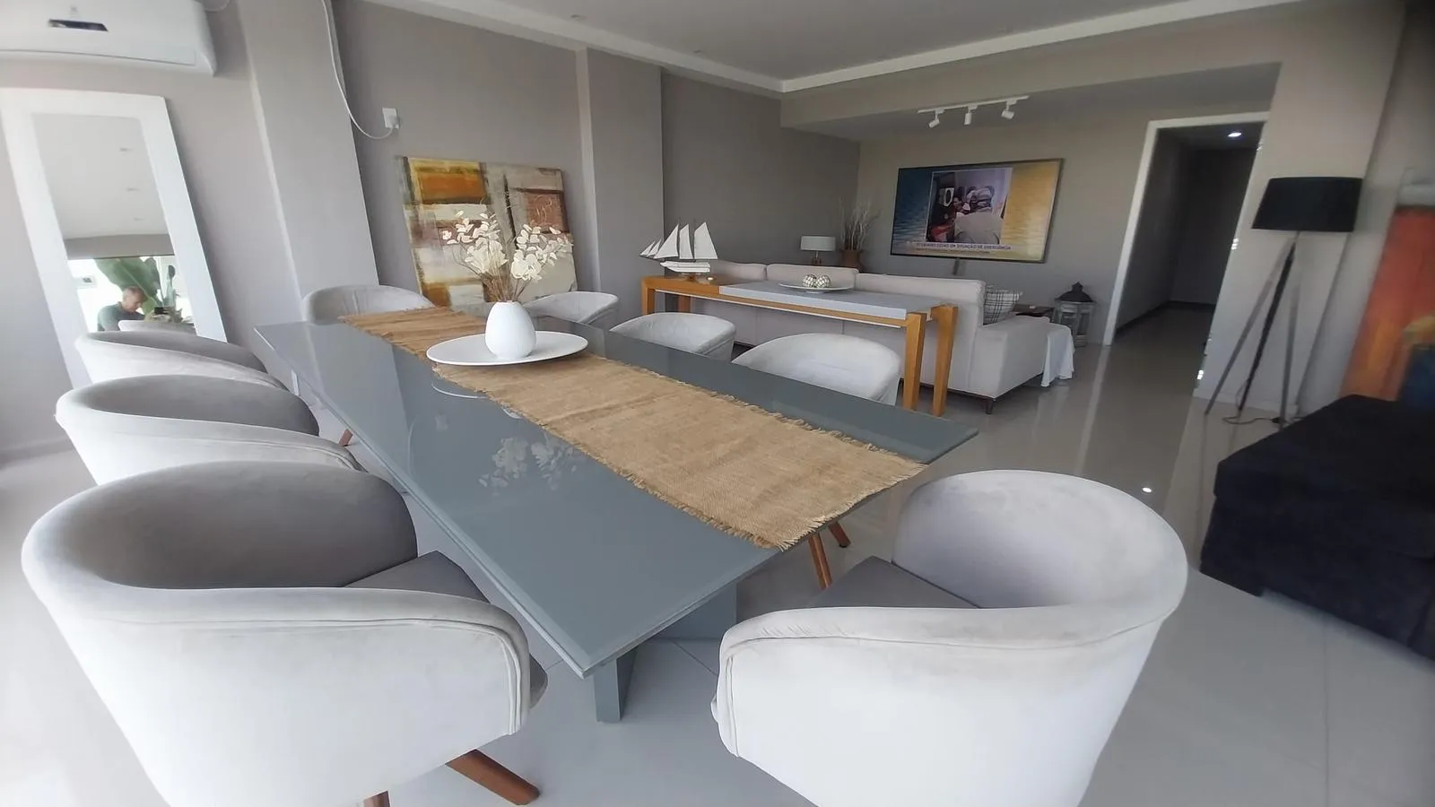 Unfurnished apartment with 4 bedrooms and 5 bathrooms — photo 20